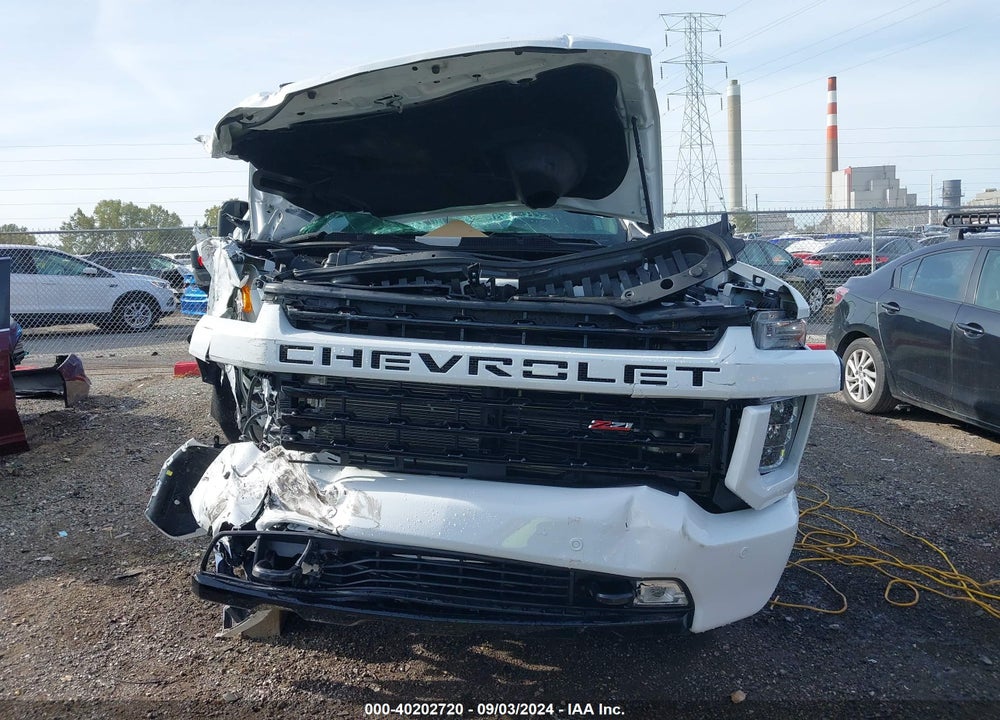 2022 CHEVROLET SILVERADO 3500HD 4WD  STANDARD BED LTZ VIN: 1GC4YUEY4NF337727