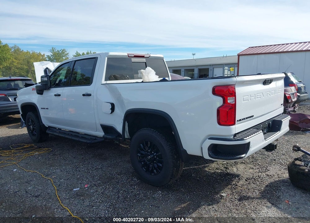 2022 CHEVROLET SILVERADO 3500HD 4WD  STANDARD BED LTZ VIN: 1GC4YUEY4NF337727