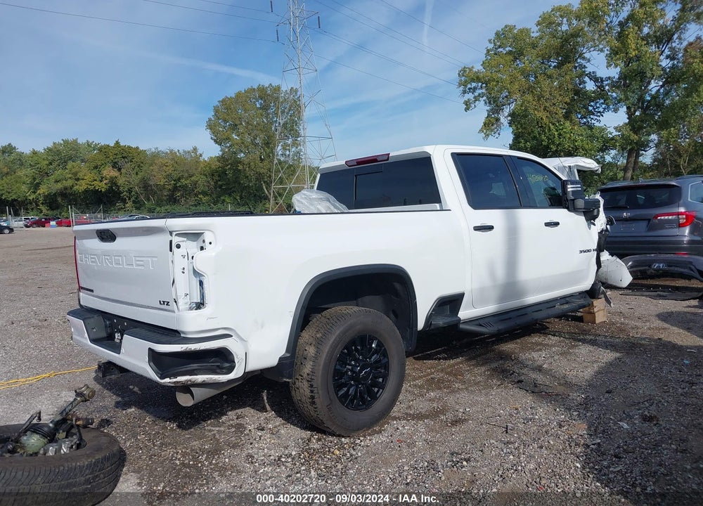 2022 CHEVROLET SILVERADO 3500HD 4WD  STANDARD BED LTZ VIN: 1GC4YUEY4NF337727