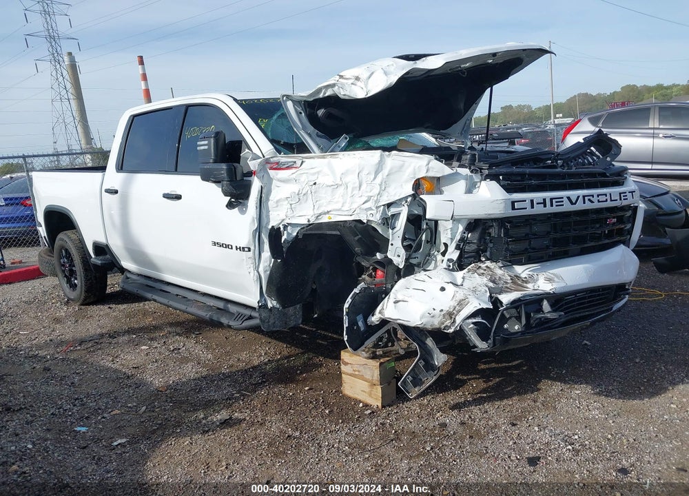 2022 CHEVROLET SILVERADO 3500HD 4WD  STANDARD BED LTZ VIN: 1GC4YUEY4NF337727