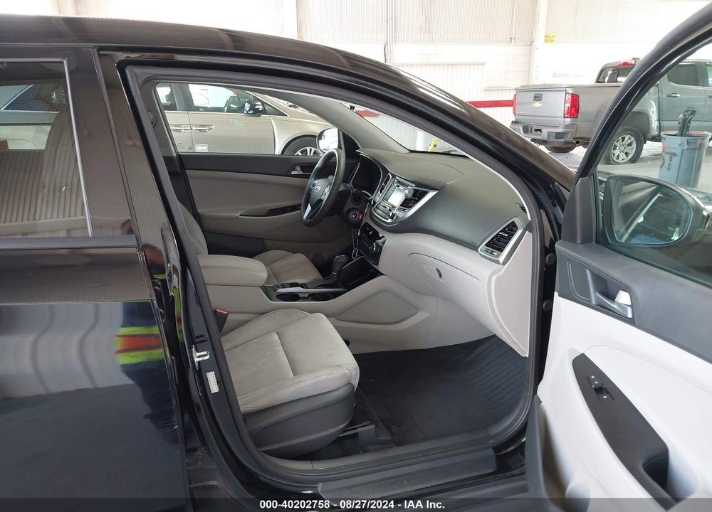2016 HYUNDAI TUCSON SE VIN: KM8J23A49GU148714