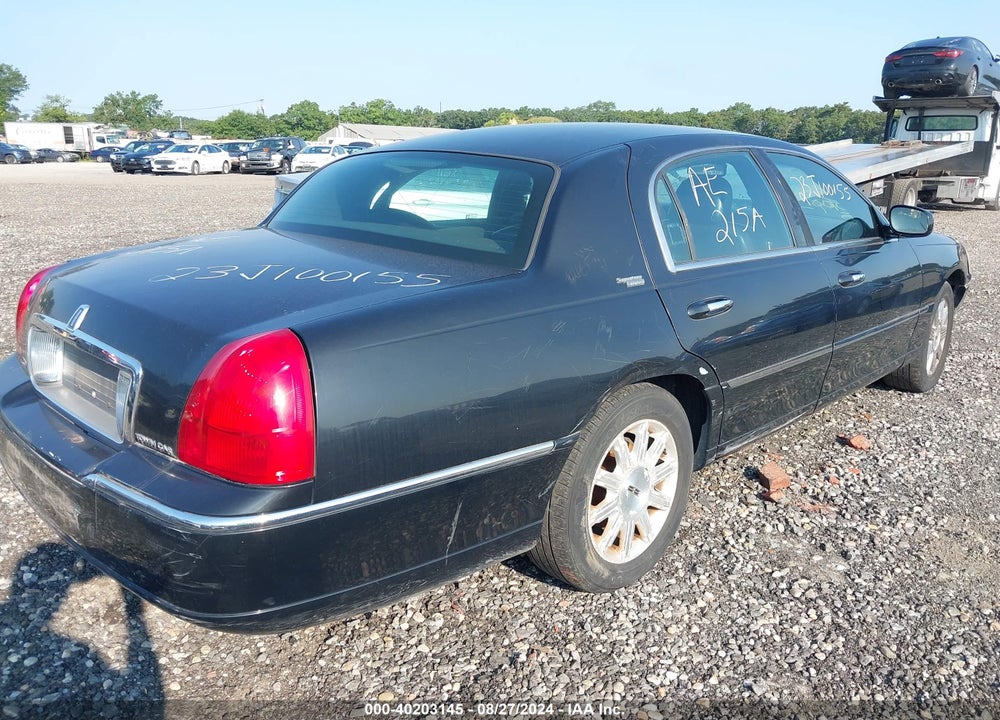 2010 LINCOLN TOWN CAR SIGNATURE LIMITED VIN: 2LNBL8CV4AX621326