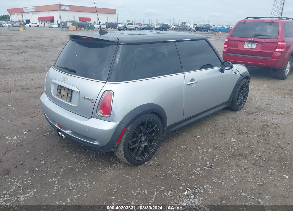 2006 MINI COOPER S VIN: WMWRE335X6TN27923