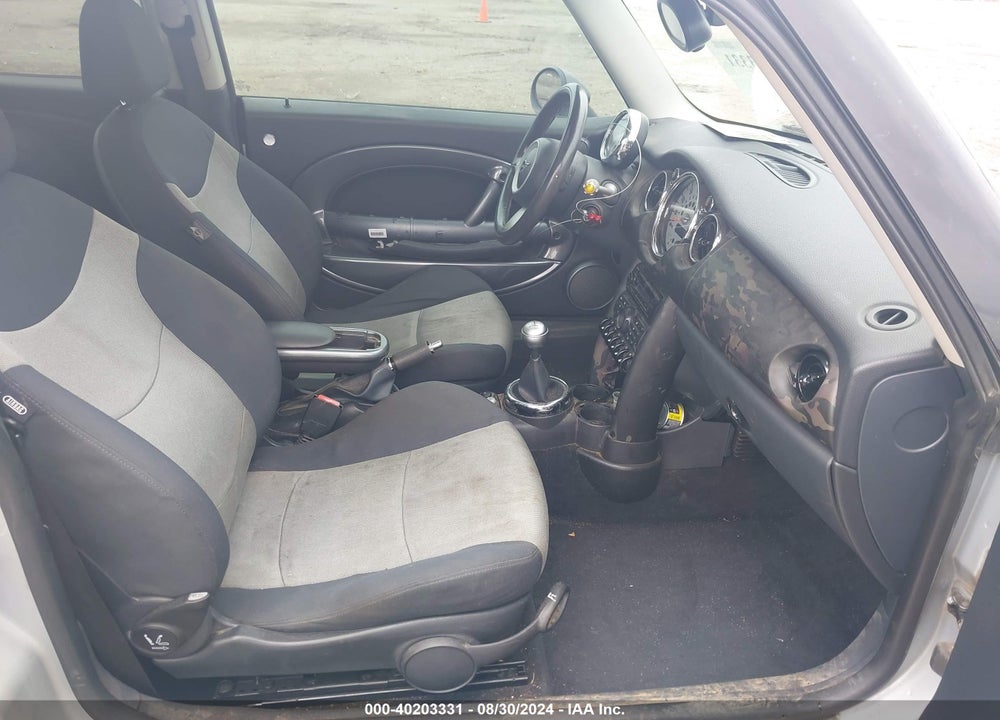 2006 MINI COOPER S VIN: WMWRE335X6TN27923