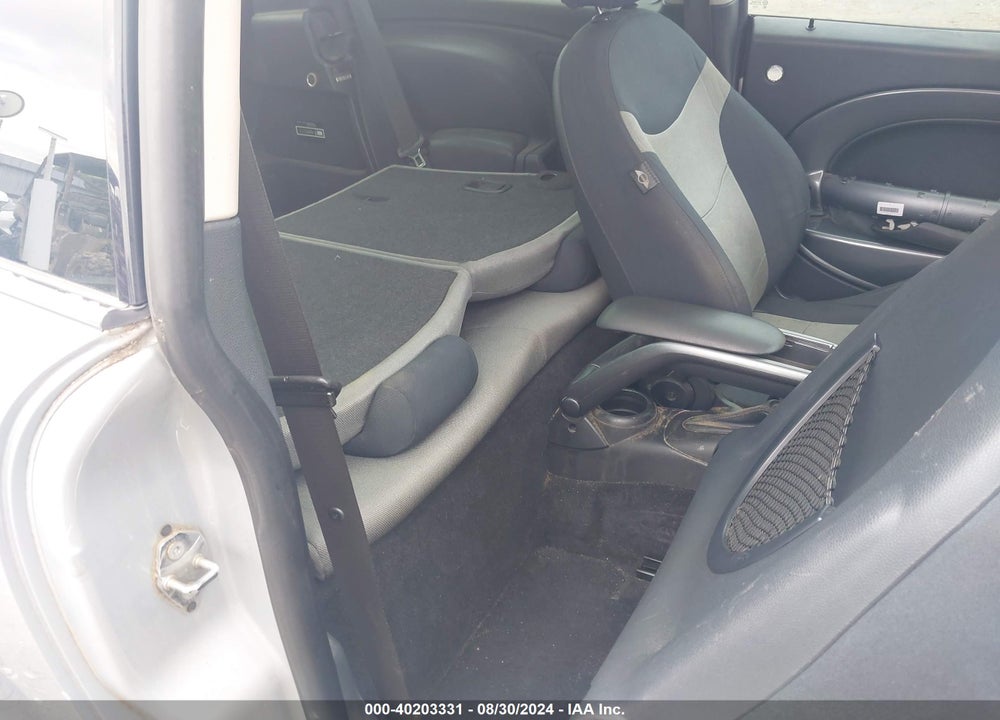 2006 MINI COOPER S VIN: WMWRE335X6TN27923