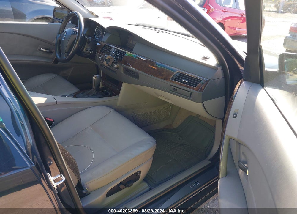 2007 BMW 530XI VIN: WBANF73517CU21588