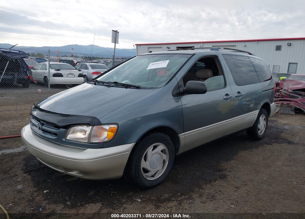2000 TOYOTA SIENNA XLE VIN: 4T3ZF13C2YU240711