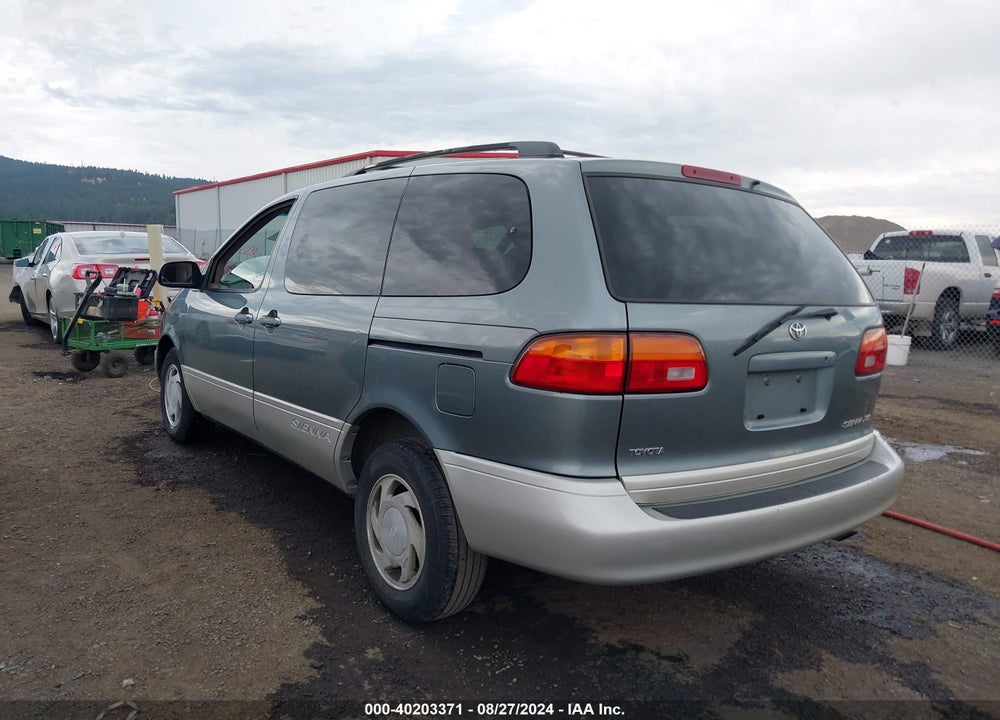 2000 TOYOTA SIENNA XLE VIN: 4T3ZF13C2YU240711
