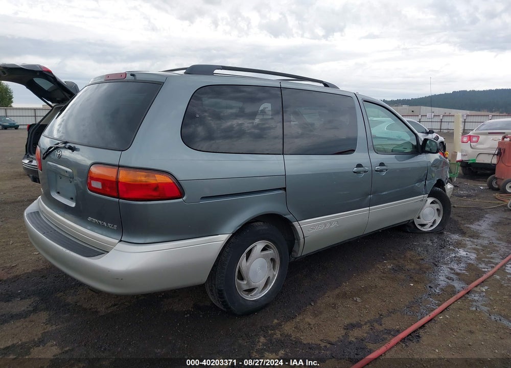 2000 TOYOTA SIENNA XLE VIN: 4T3ZF13C2YU240711