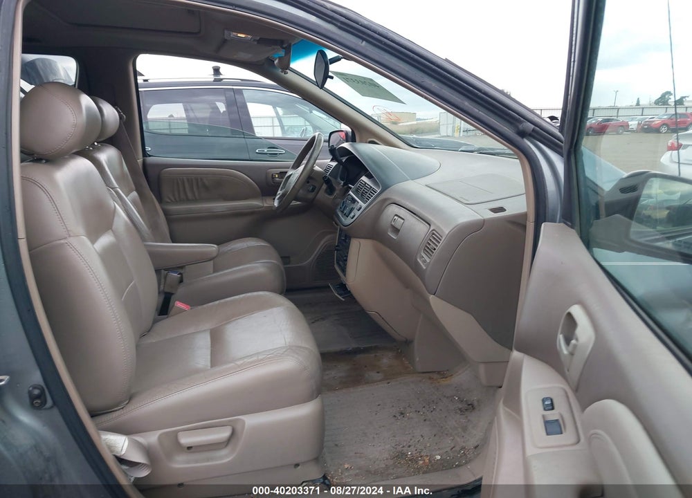 2000 TOYOTA SIENNA XLE VIN: 4T3ZF13C2YU240711