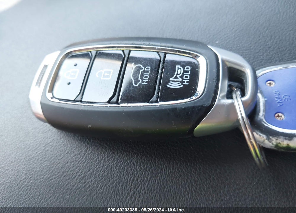 2019 HYUNDAI SANTA FE VIN: 5NMS33AD4KH131518