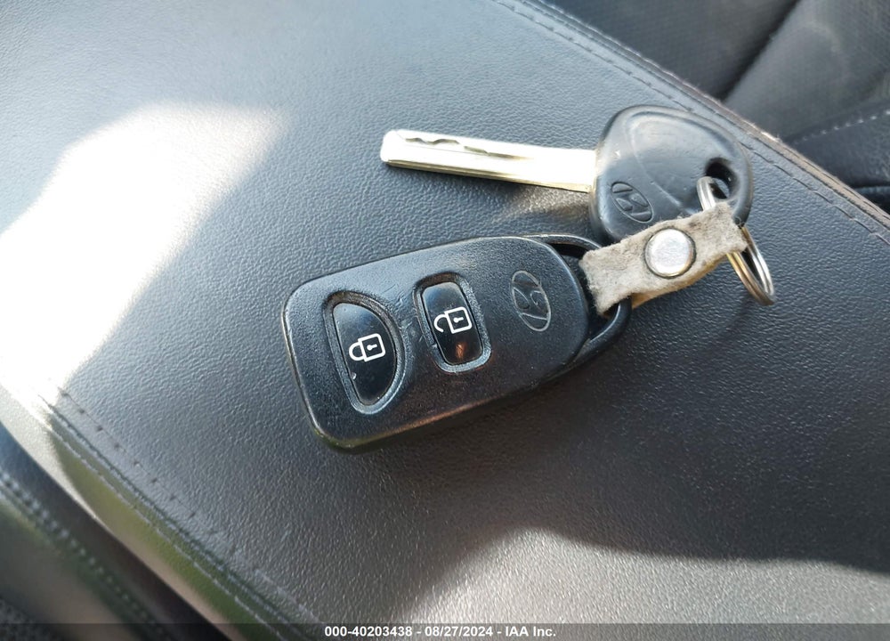 2014 HYUNDAI TUCSON SE VIN: KM8JUCAGXEU864538