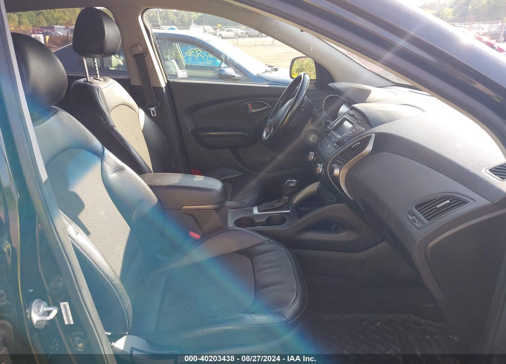 2014 HYUNDAI TUCSON SE VIN: KM8JUCAGXEU864538