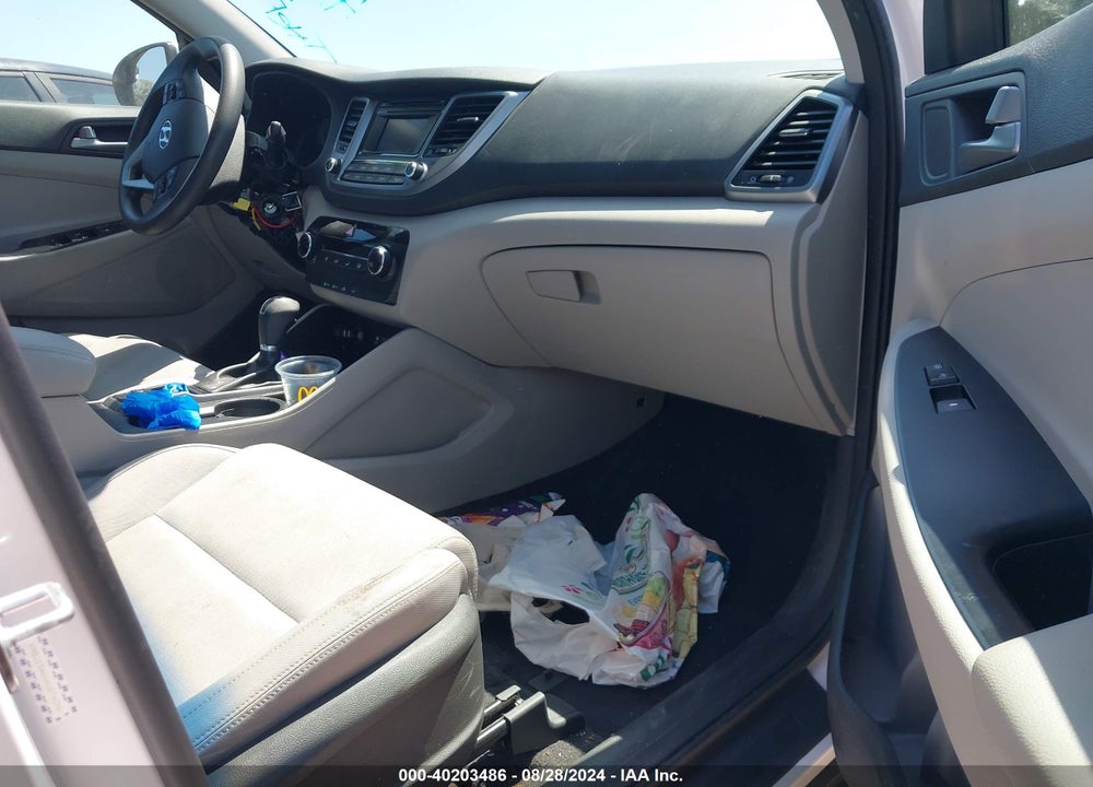 2017 HYUNDAI TUCSON SE VIN: KM8J23A44HU276098