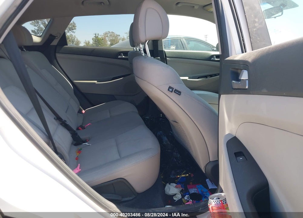 2017 HYUNDAI TUCSON SE VIN: KM8J23A44HU276098