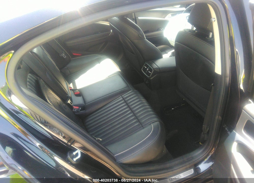 2022 GENESIS G70 2.0T AWD VIN: KMTG34TAXNU090258