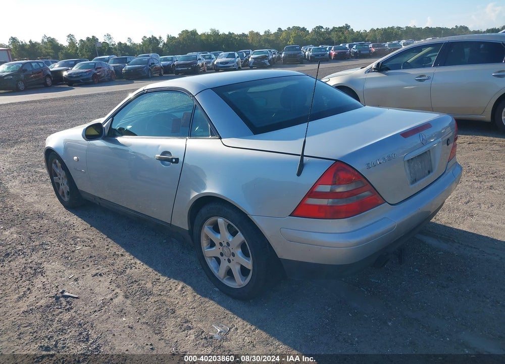 2000 MERCEDES-BENZ SLK 230 KOMPRESSOR VIN: WDBKK47F2YF160635