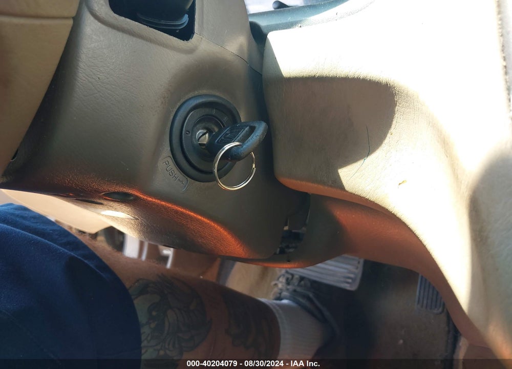 1998 HONDA ACCORD LX VIN: 1HGCG5645WA188342