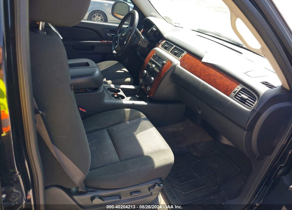2011 CHEVROLET TAHOE LS VIN: 1GNSCAE03BR241295