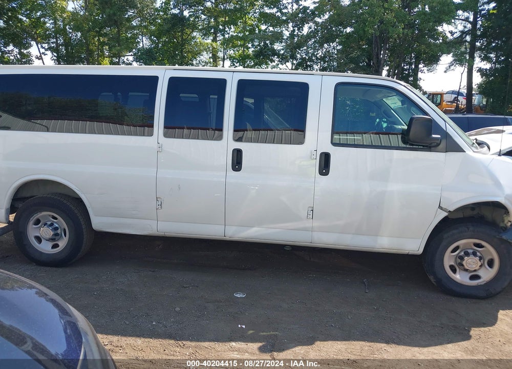 2020 CHEVROLET EXPRESS PASSENGER RWD 3500 EXTENDED WHEELBASE LT VIN: 1GAZGPFG7L1189818