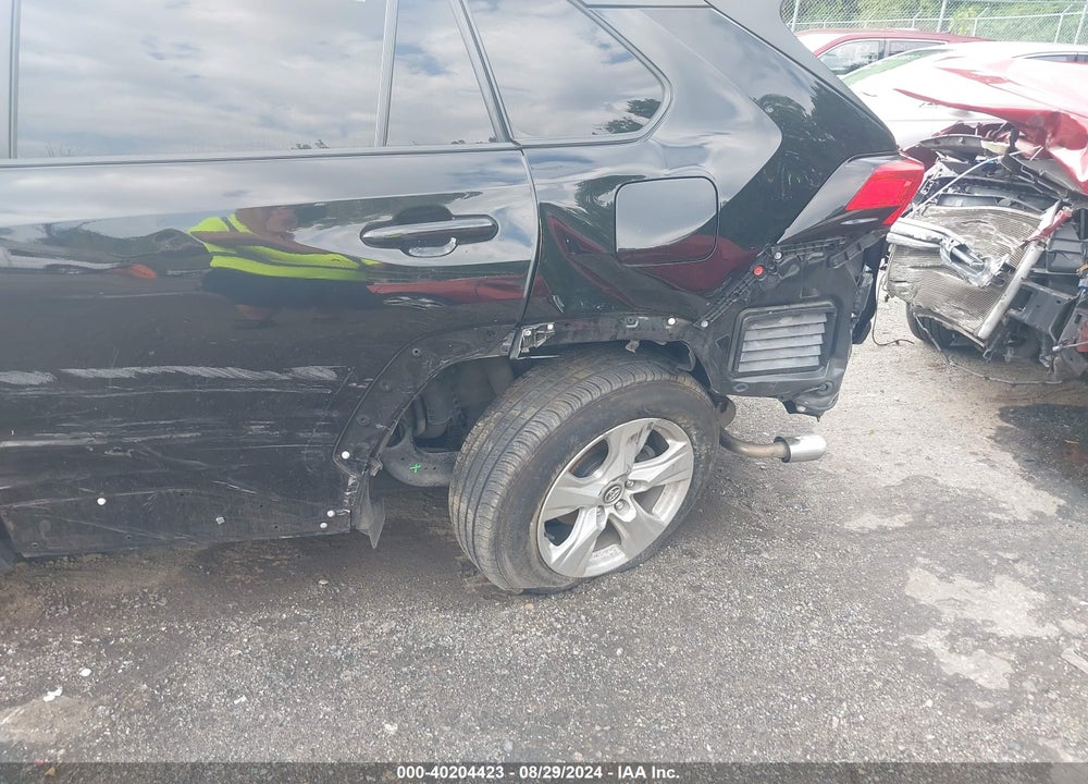 2021 TOYOTA RAV4 XLE VIN: 2T3W1RFV6MC088635