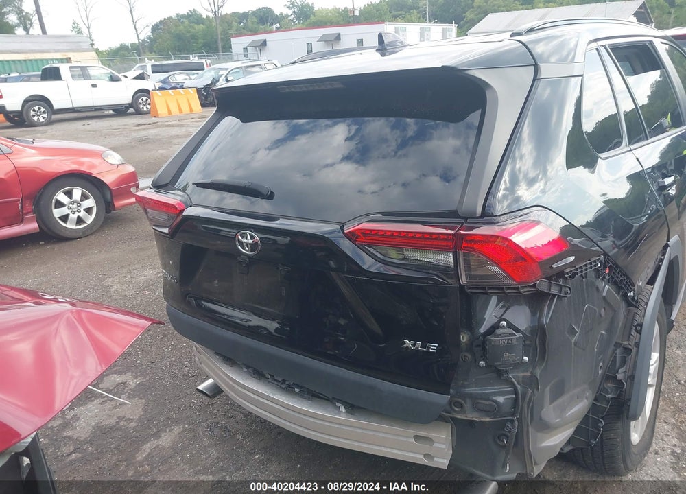 2021 TOYOTA RAV4 XLE VIN: 2T3W1RFV6MC088635