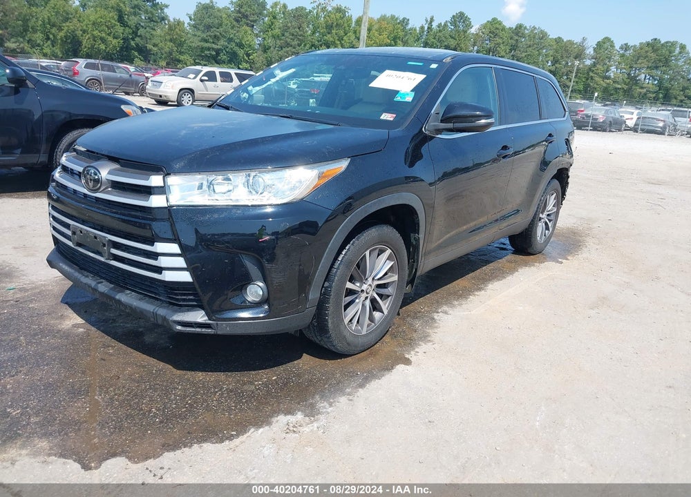 2019 TOYOTA HIGHLANDER XLE VIN: 5TDJZRFH5KS945571