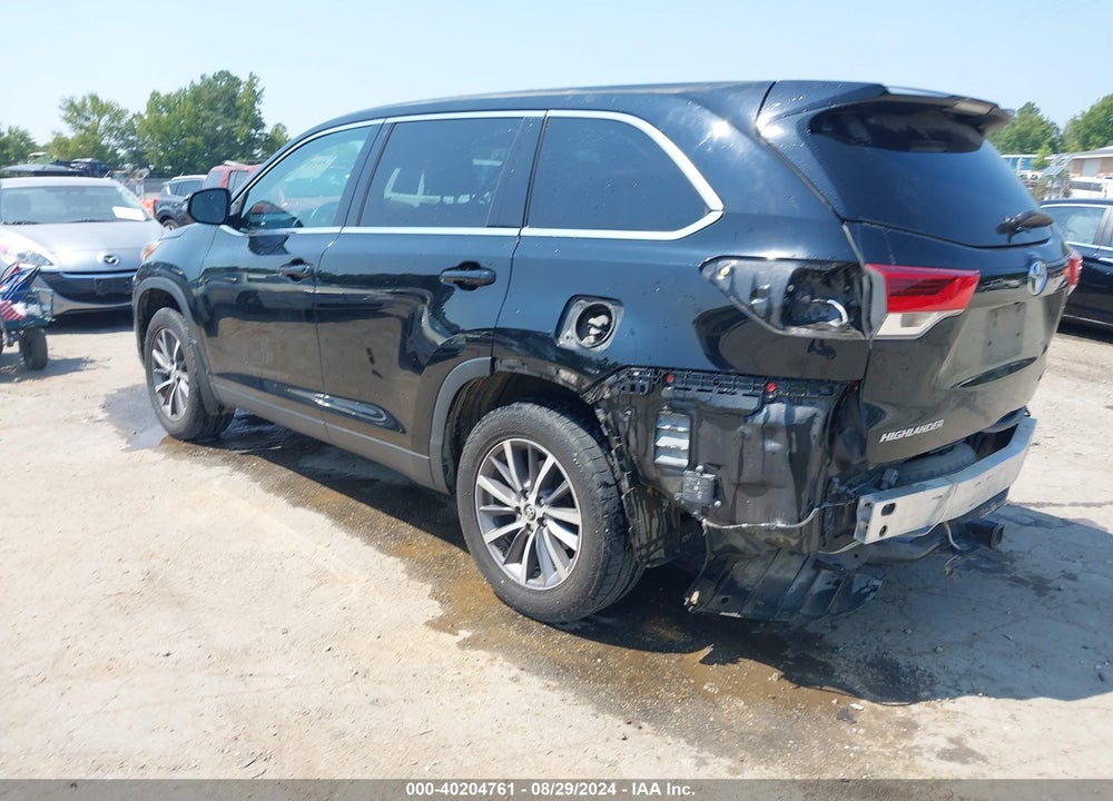 2019 TOYOTA HIGHLANDER XLE VIN: 5TDJZRFH5KS945571