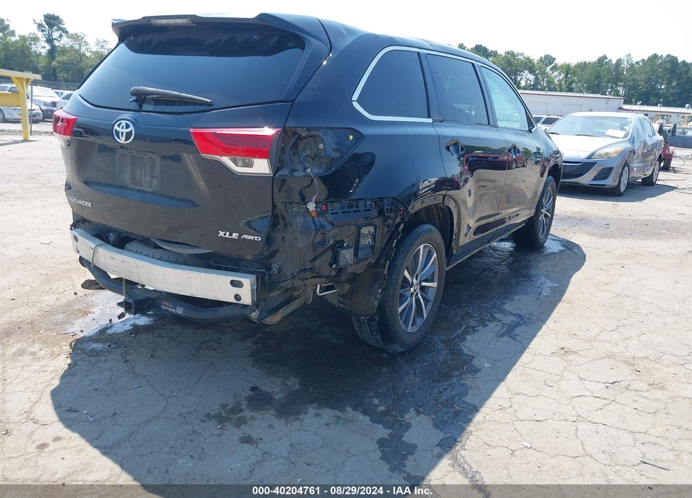 2019 TOYOTA HIGHLANDER XLE VIN: 5TDJZRFH5KS945571