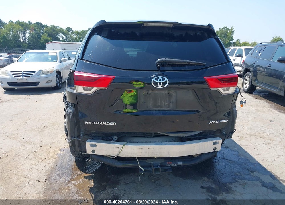 2019 TOYOTA HIGHLANDER XLE VIN: 5TDJZRFH5KS945571