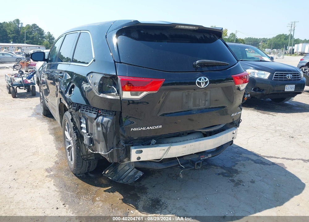2019 TOYOTA HIGHLANDER XLE VIN: 5TDJZRFH5KS945571
