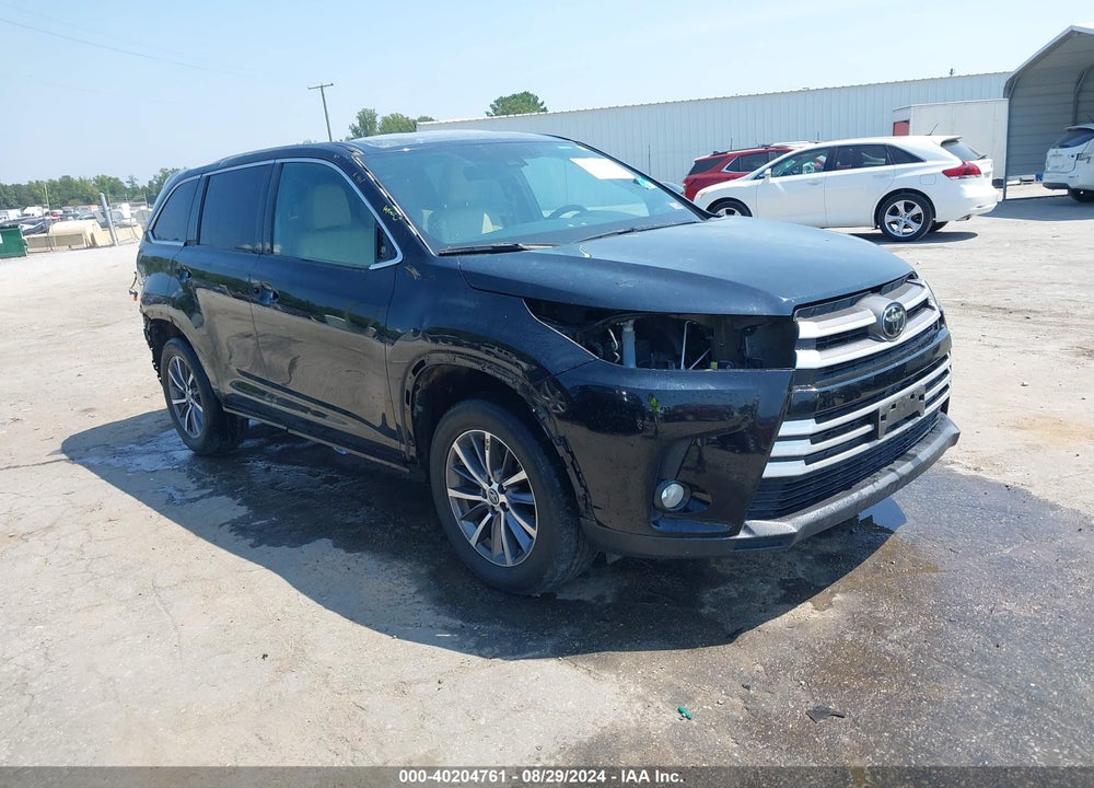 2019 TOYOTA HIGHLANDER XLE VIN: 5TDJZRFH5KS945571