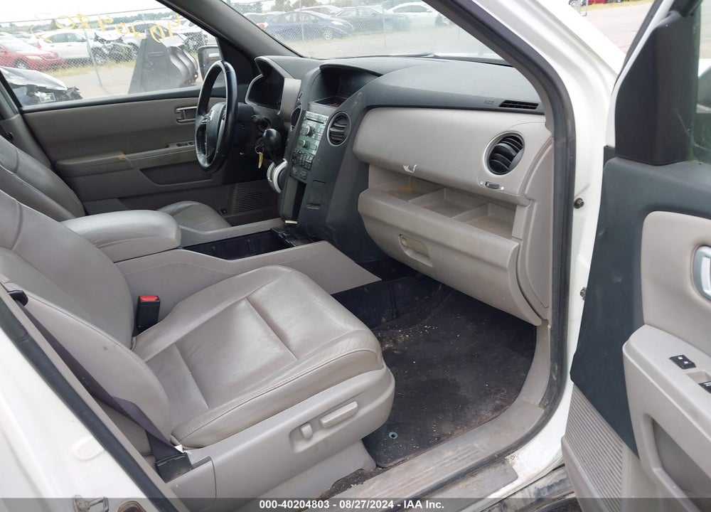 2011 HONDA PILOT EX-L VIN: 5FNYF4H58BB005959