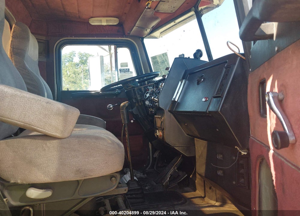 1992 PETERBILT 377 VIN: 1XPCDR9X4ND322905