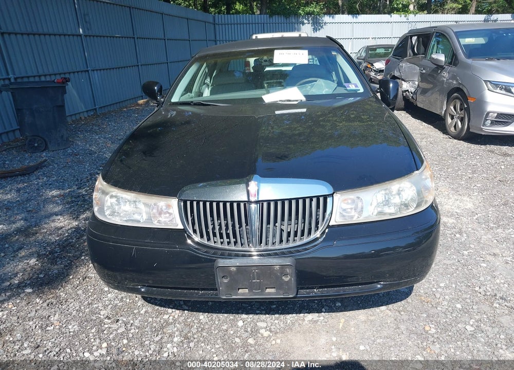 1998 LINCOLN TOWN CAR SIGNATURE VIN: 1LNFM82W7WY701316