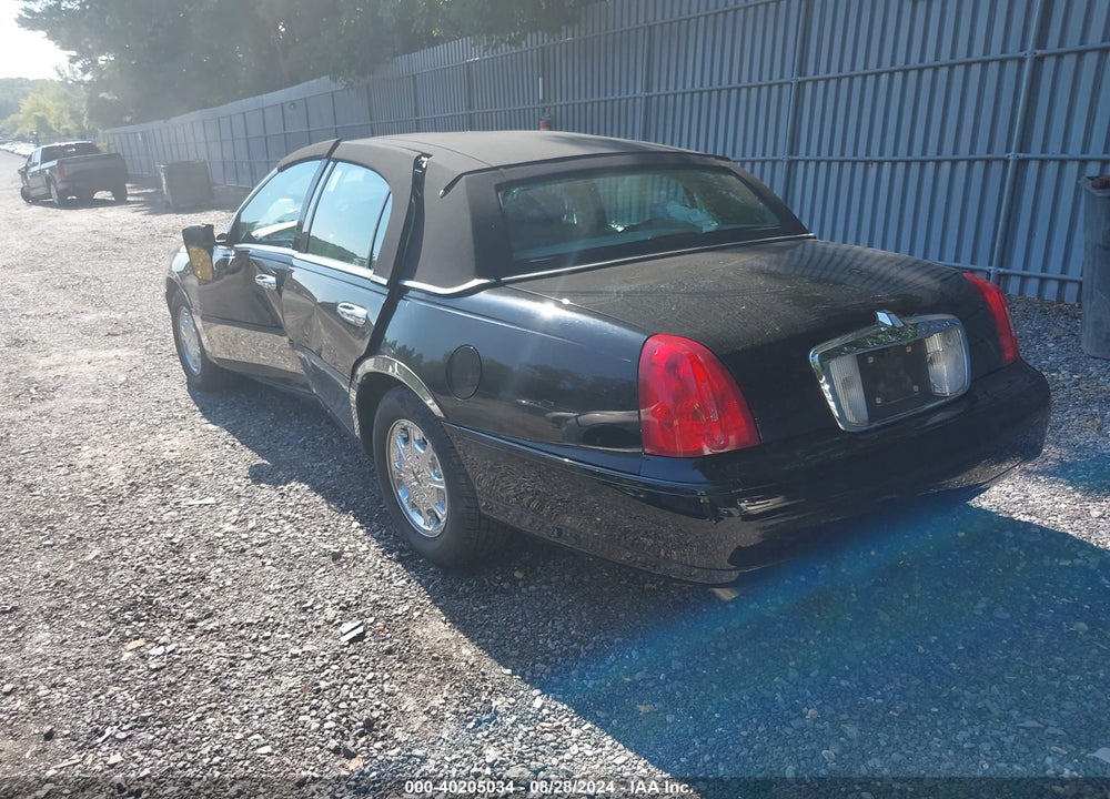 1998 LINCOLN TOWN CAR SIGNATURE VIN: 1LNFM82W7WY701316