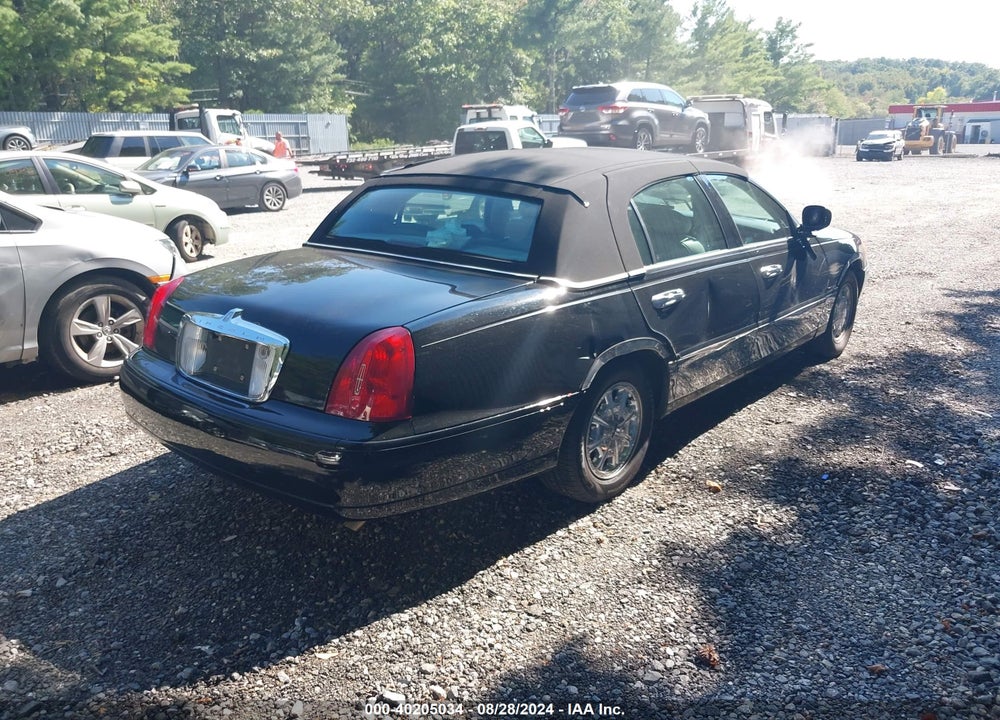 1998 LINCOLN TOWN CAR SIGNATURE VIN: 1LNFM82W7WY701316