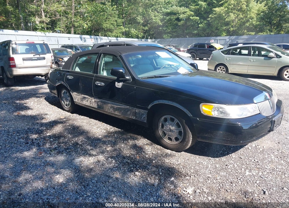 1998 LINCOLN TOWN CAR SIGNATURE VIN: 1LNFM82W7WY701316
