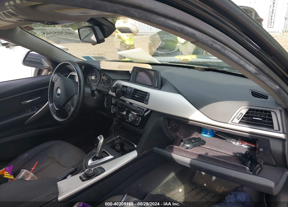 2017 BMW 320I XDRIVE VIN: WBA8E5G33HNU44521