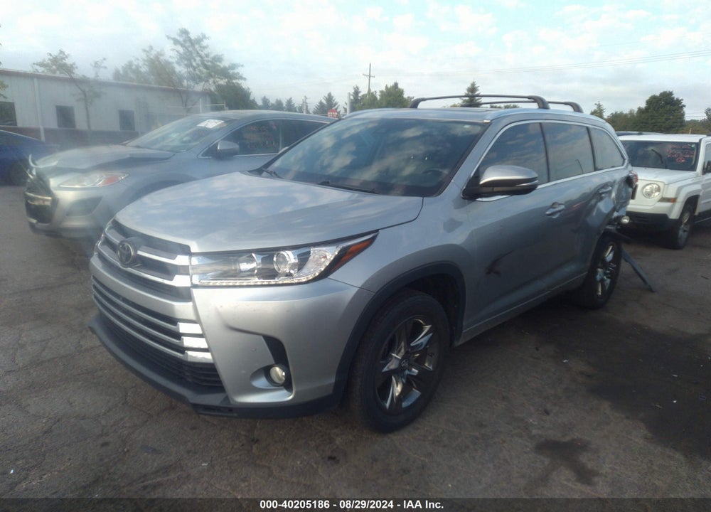 2017 TOYOTA HIGHLANDER LIMITED/PLATINUM VIN: 5TDYZRFH3HS212927