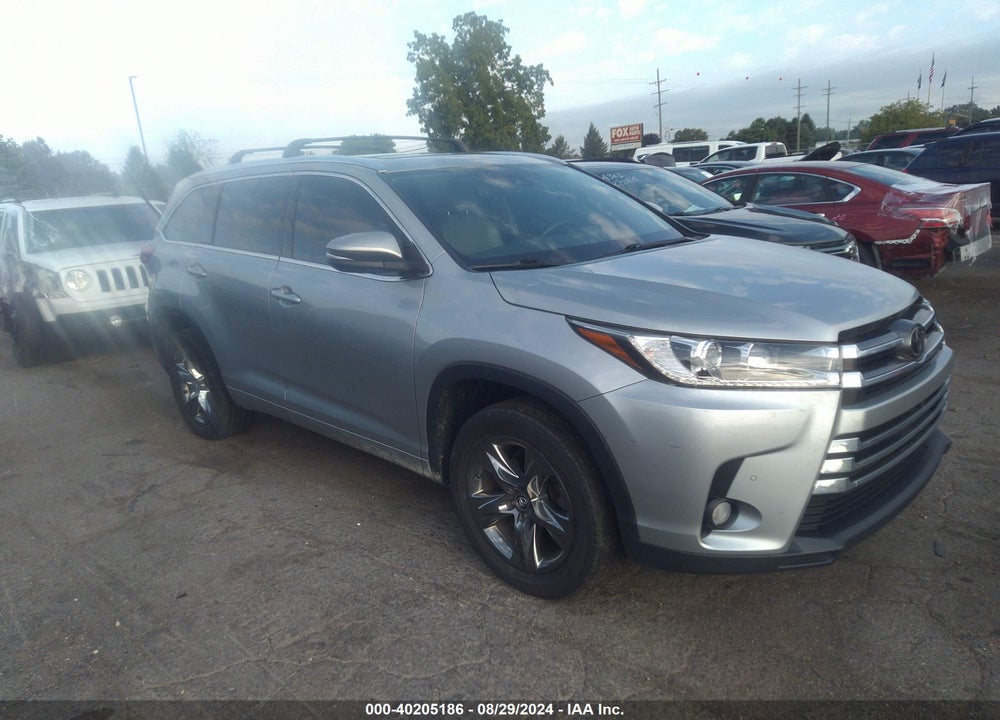 2017 TOYOTA HIGHLANDER LIMITED/PLATINUM VIN: 5TDYZRFH3HS212927