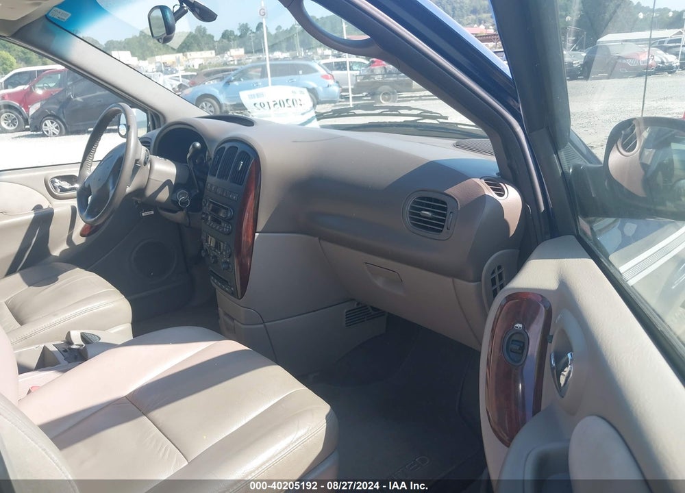 2001 CHRYSLER TOWN & COUNTRY LIMITED VIN: 2C8GP64LX1R209138