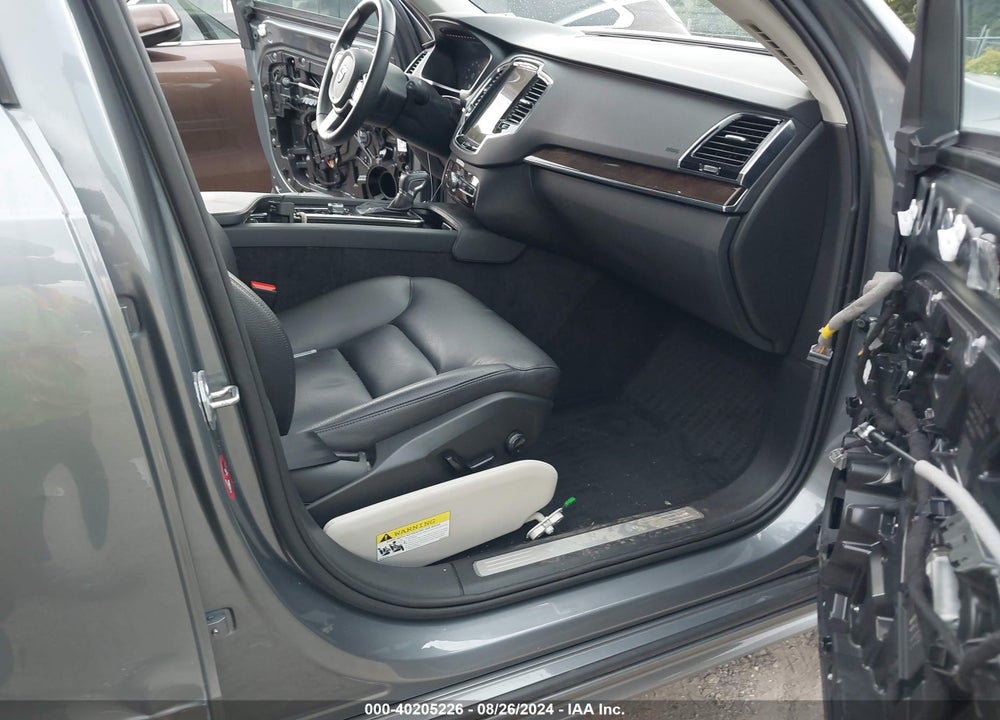 2016 VOLVO XC90 T6 MOMENTUM VIN: YV4A22PK2G1041166
