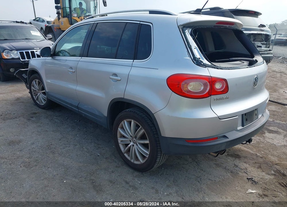2011 VOLKSWAGEN TIGUAN SE VIN: WVGAV7AXXBW539635