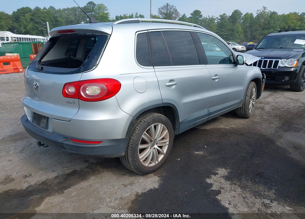 2011 VOLKSWAGEN TIGUAN SE VIN: WVGAV7AXXBW539635
