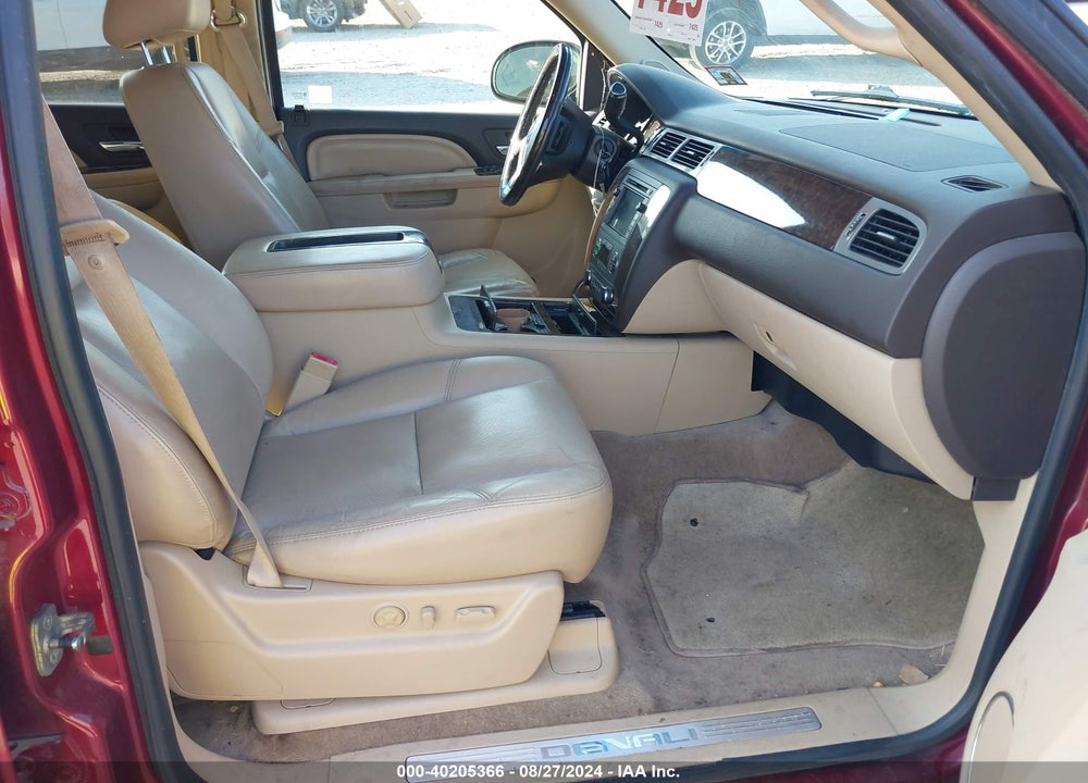 2011 GMC YUKON XL 1500 DENALI VIN: 1GKS2MEF0BR246766