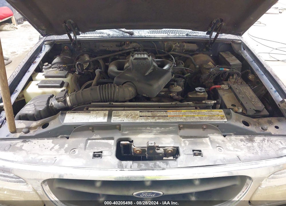 2000 FORD EXPLORER XLT VIN: 1FMZU73E0YUB68829
