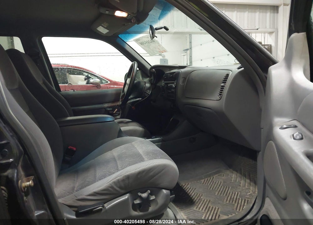 2000 FORD EXPLORER XLT VIN: 1FMZU73E0YUB68829