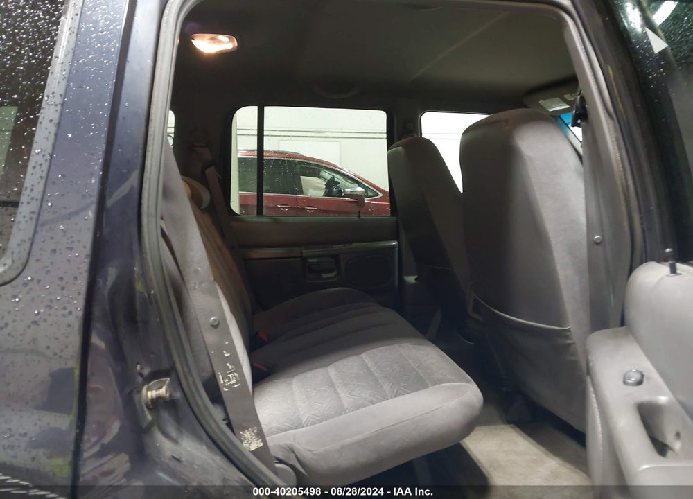 2000 FORD EXPLORER XLT VIN: 1FMZU73E0YUB68829