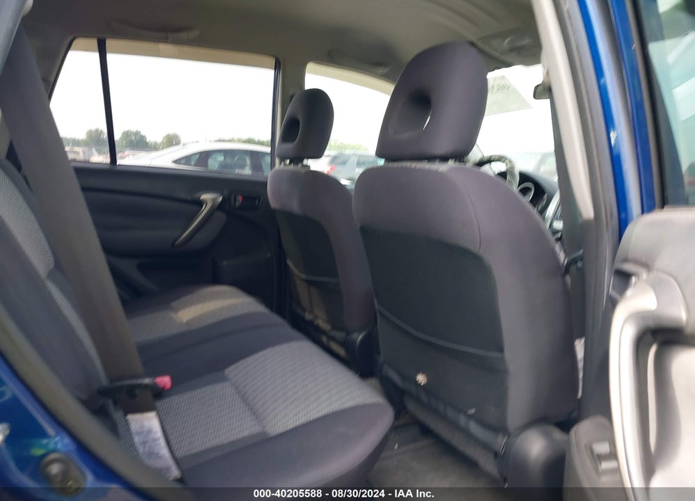 2005 TOYOTA RAV4 VIN: JTEHD20V056040495